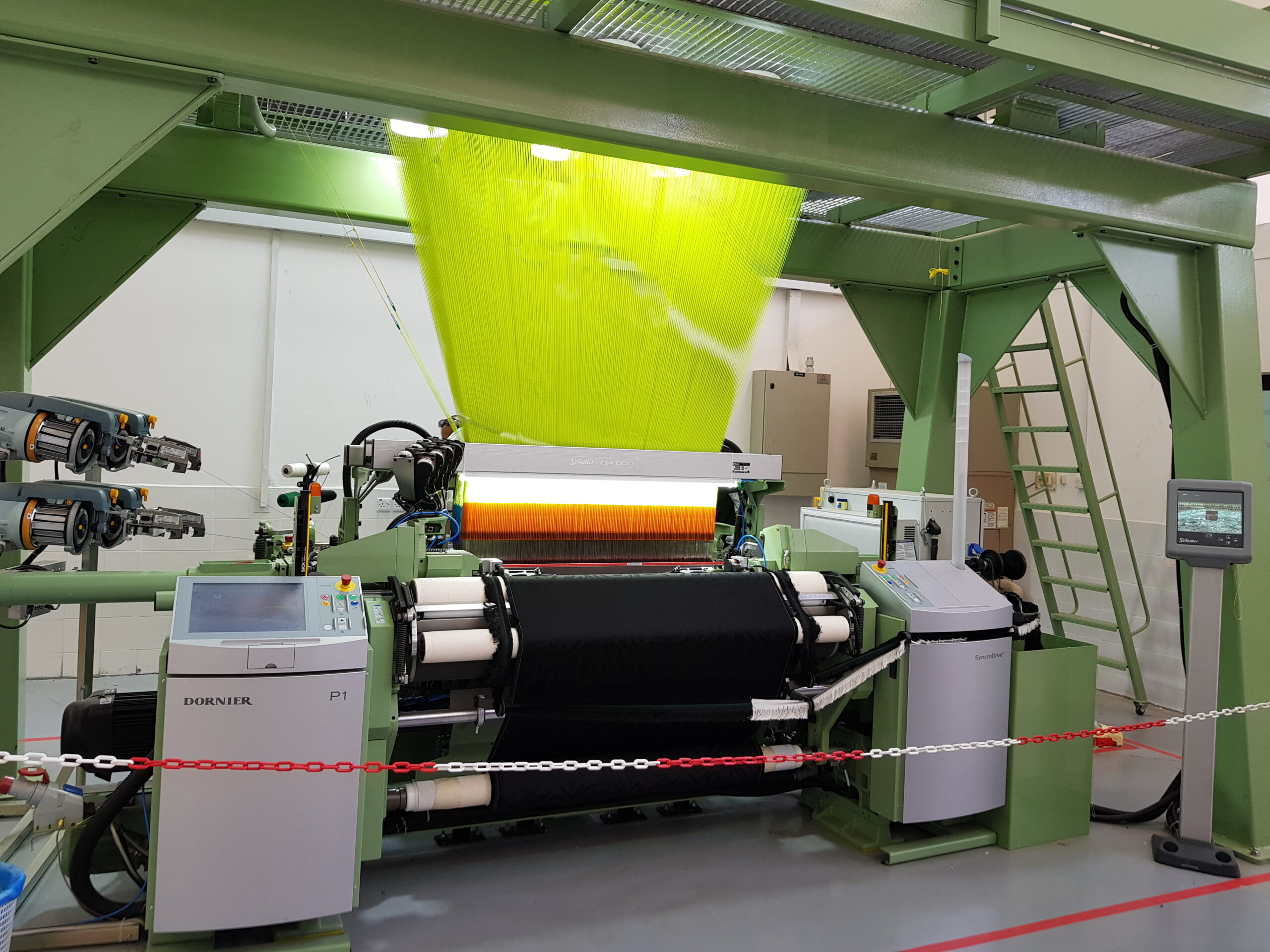 Kiswah dibuat di pabrik berteknologi tinggi