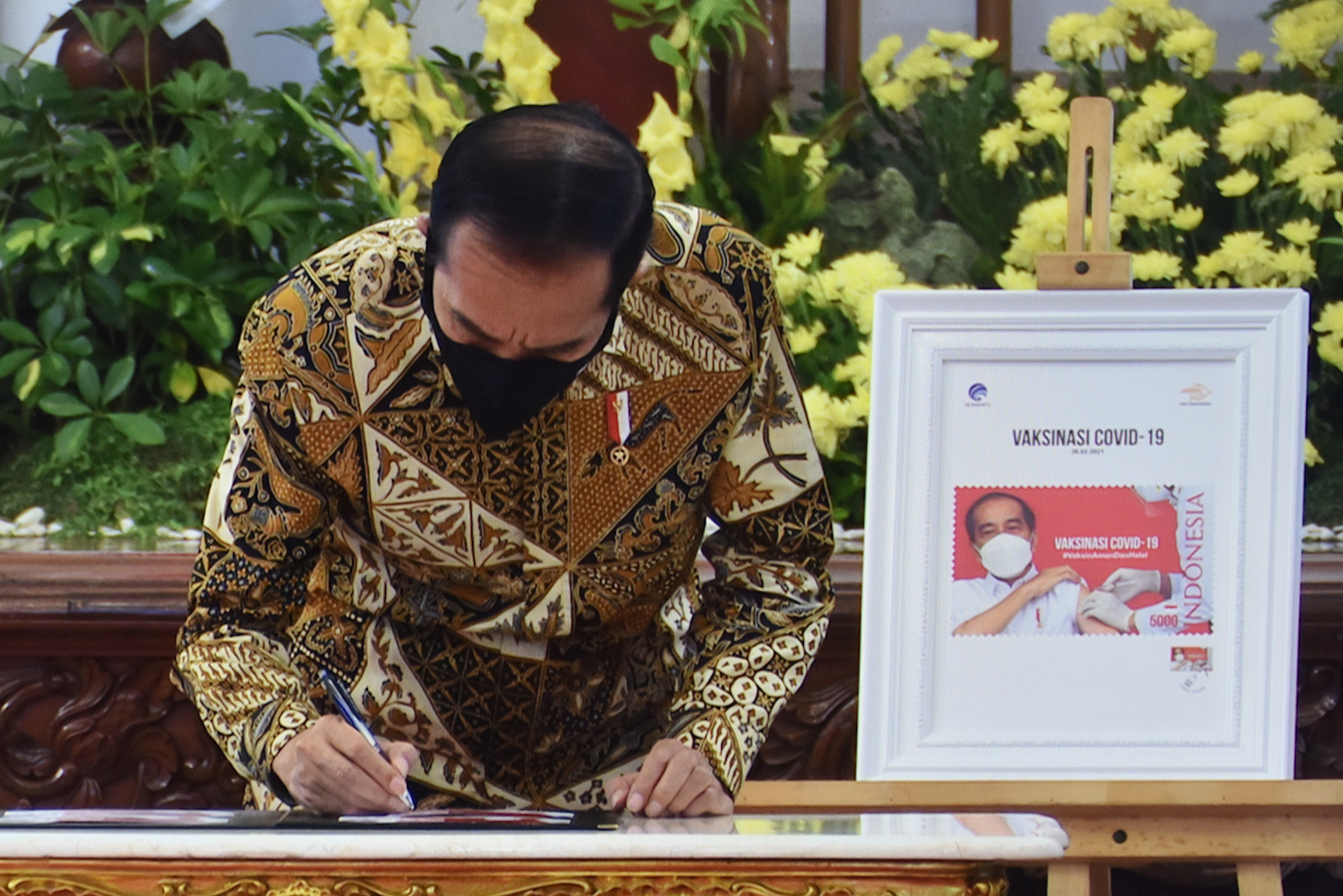 Presiden luncurkan perangko seri vaksinasi COVID-19