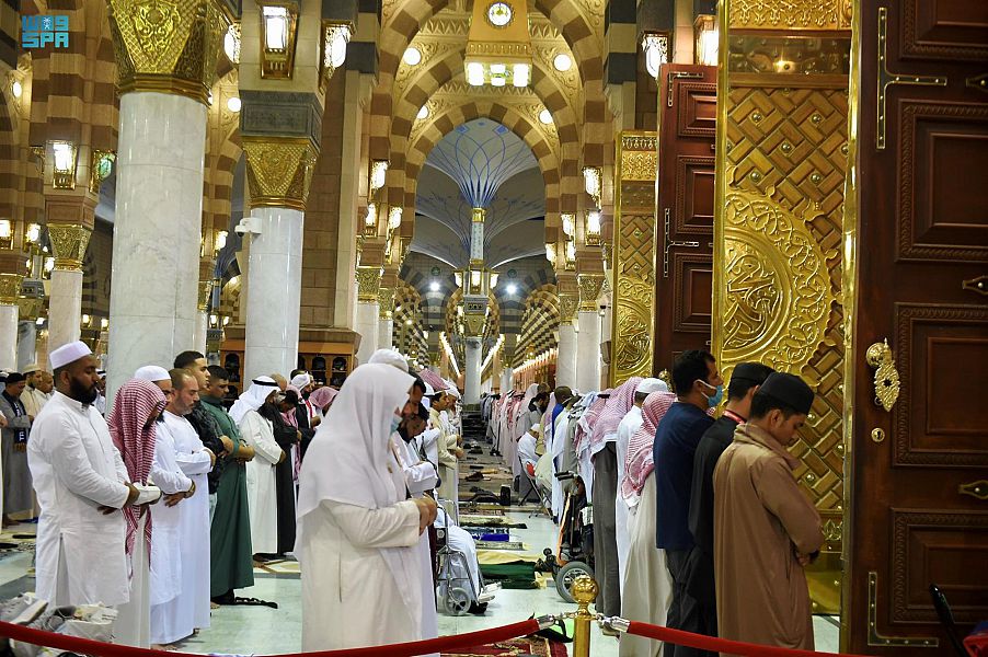 Saudi Ministry calls on imams to avoid long supplications in Ramadan prayers