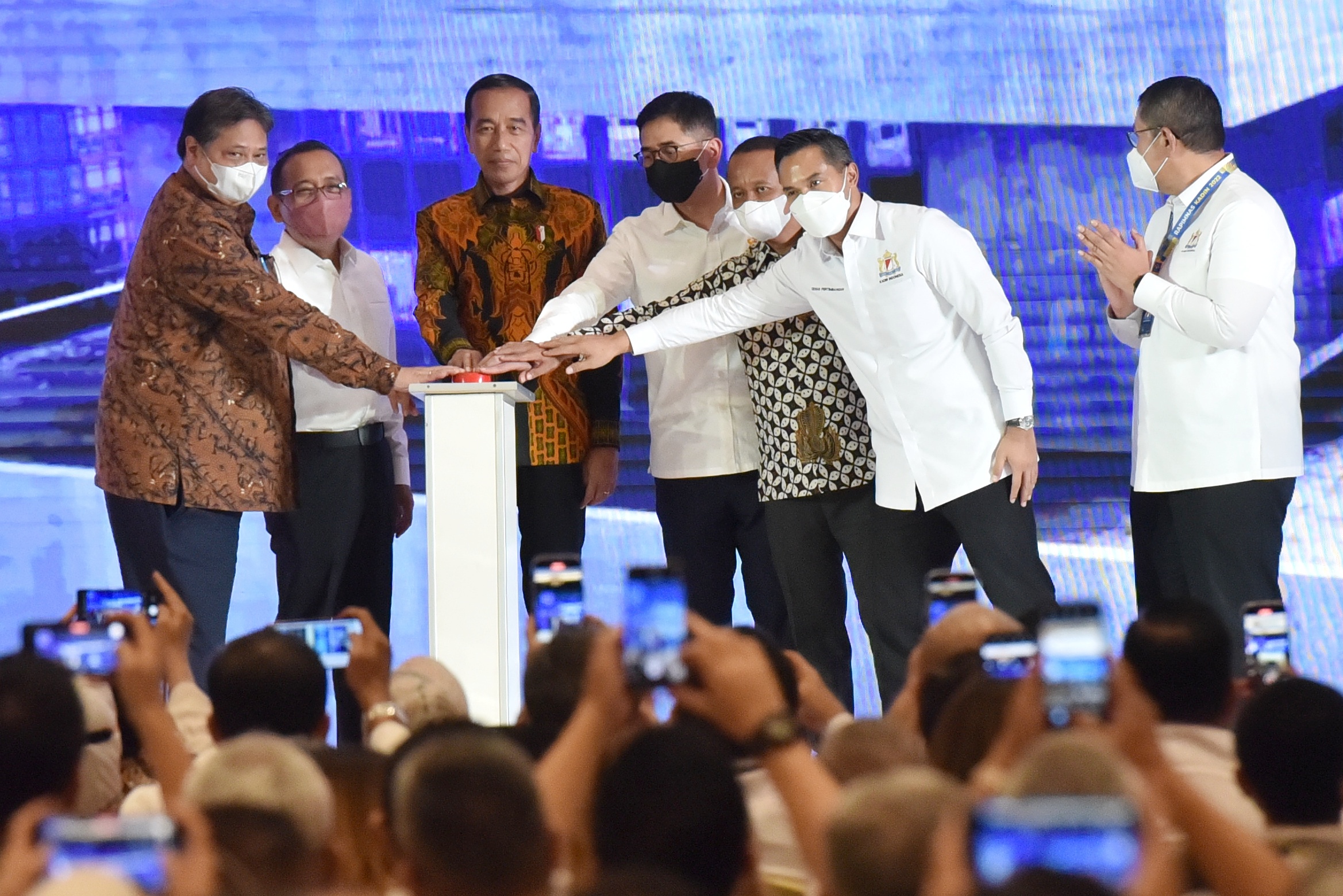 puncak kepemimpinan global