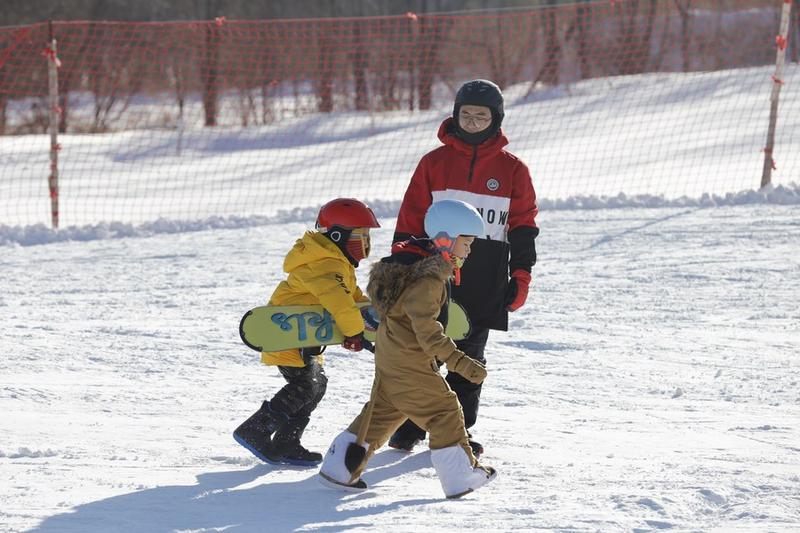 Olahraga es dan salju