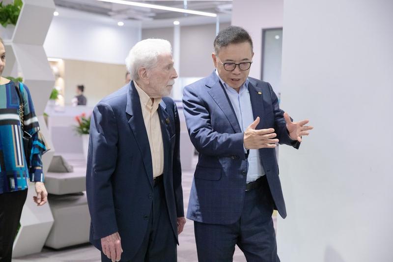 Raksasa elektronik China TCL