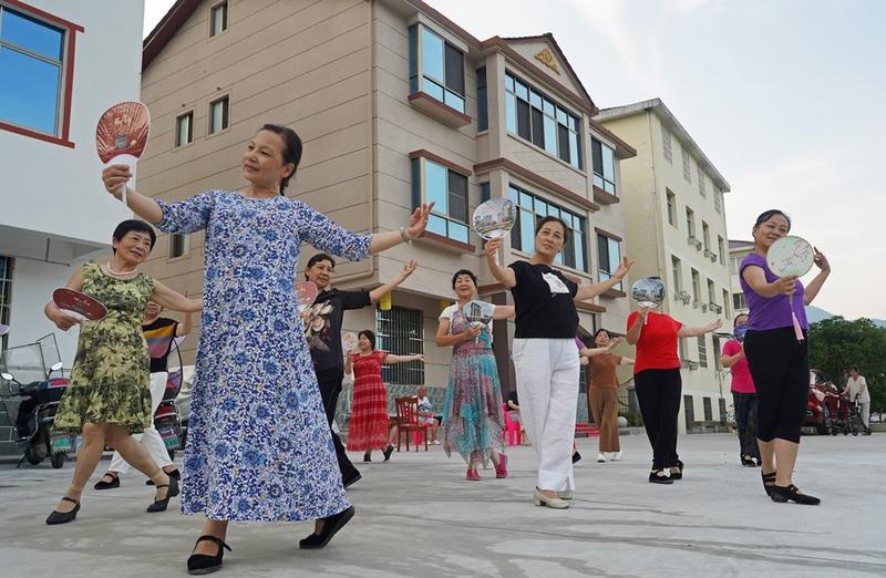 Aktif dalam kegiatan sosial