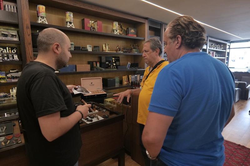 Pembeli cerutu terbesar 