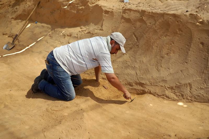 Sarkofagus era Romawi kedua