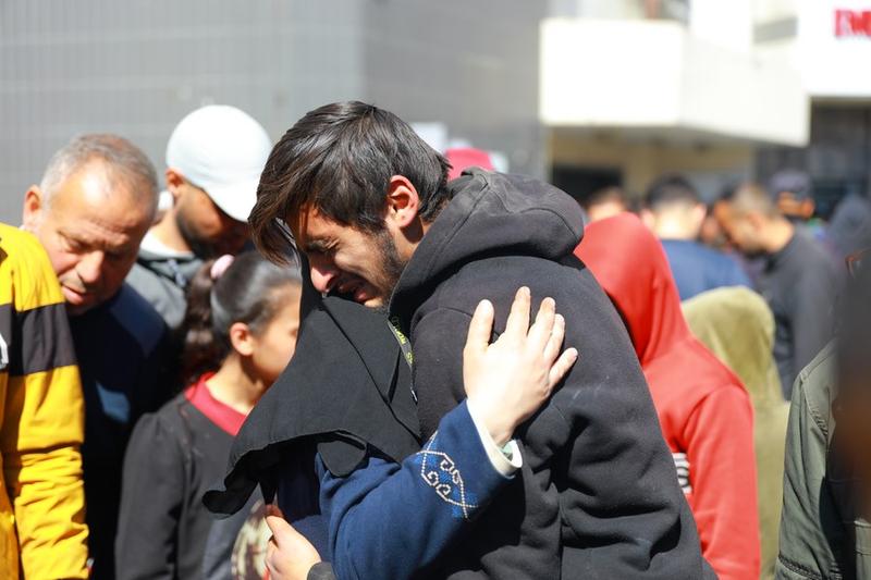 Pasukan Israel menembaki kerumunan