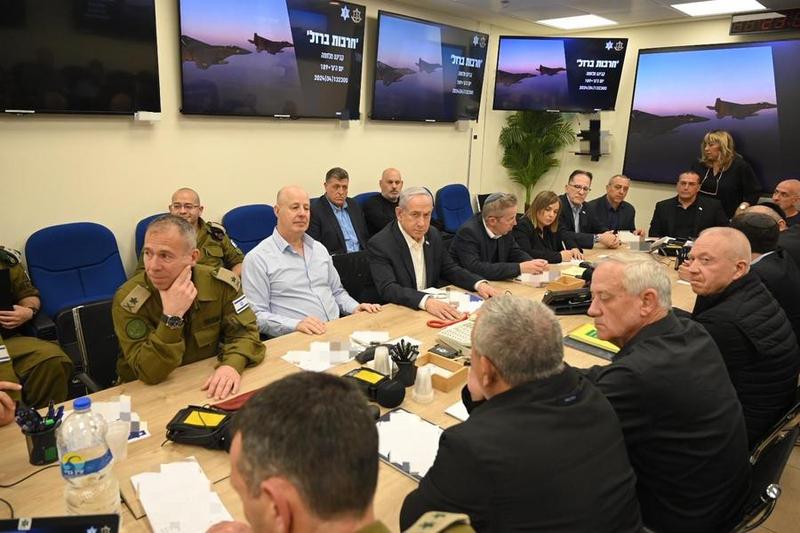 Israel sedang diserang