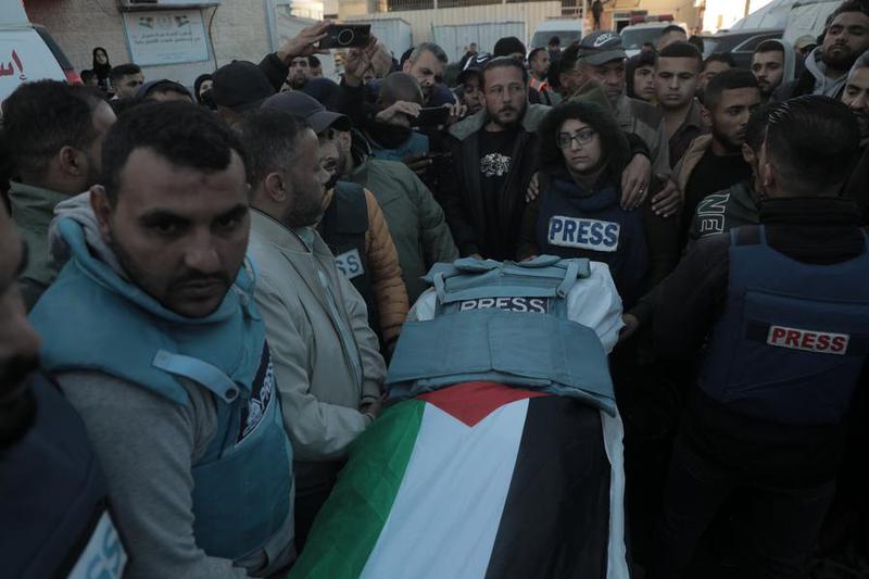 Israel menghalangi dua misi