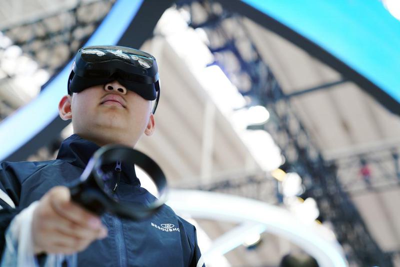 kacamata pintar menggunakan teknologi