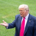 Trump mengajukan gugatan terhadap