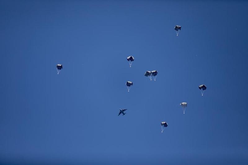 pengiriman bantuan melalui udara