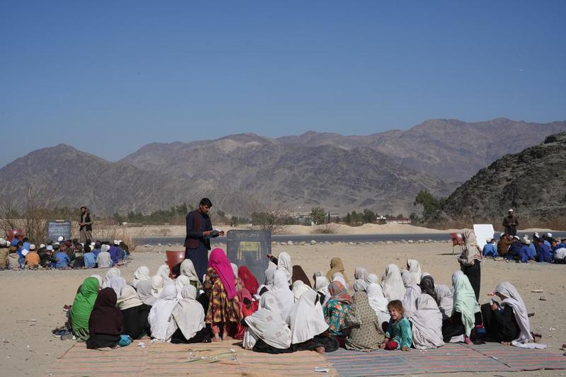 pemerintahan sementara Afghanistan menempatkan