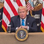 Trump menandatangani perintah untuk