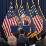 The Fed mempertahankan kisaran