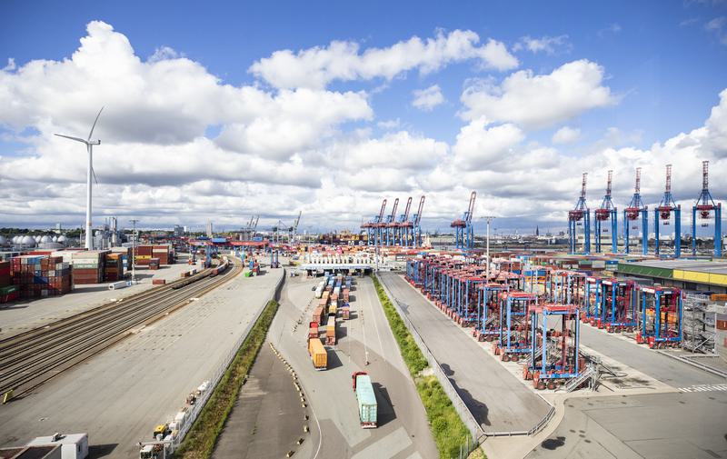 kebijakan tarif Trump menambah