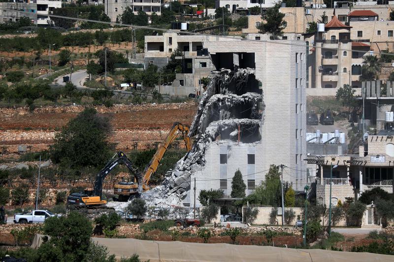 lebih dari 720.000 pemukim