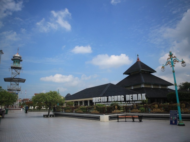 ancient mosques in Indonesia