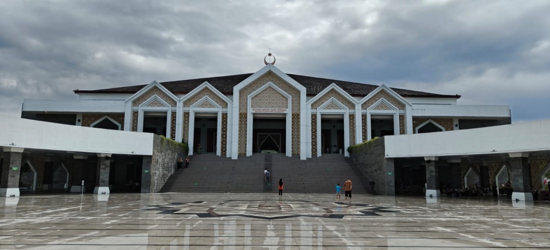 The number of mosques in Indonesia