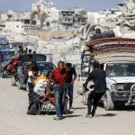 warga Palestina meninggalkan Gaza