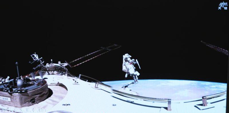 Pakaian luar angkasa baru