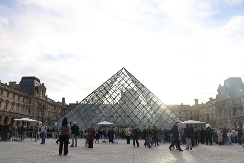Perampokan di Museum Louvre