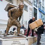Porter tradisional hamal