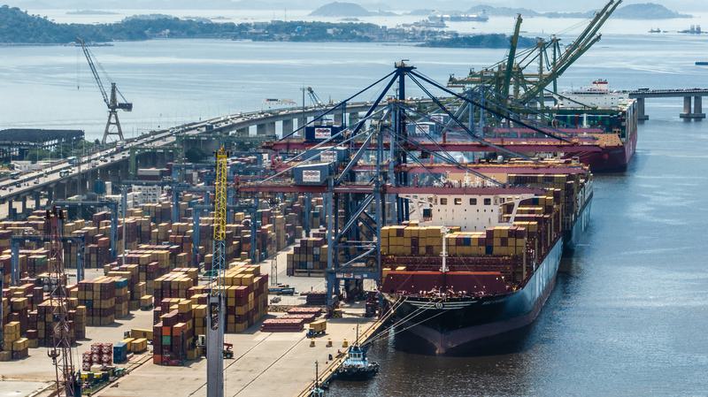 Tarif dan hambatan perdagangan